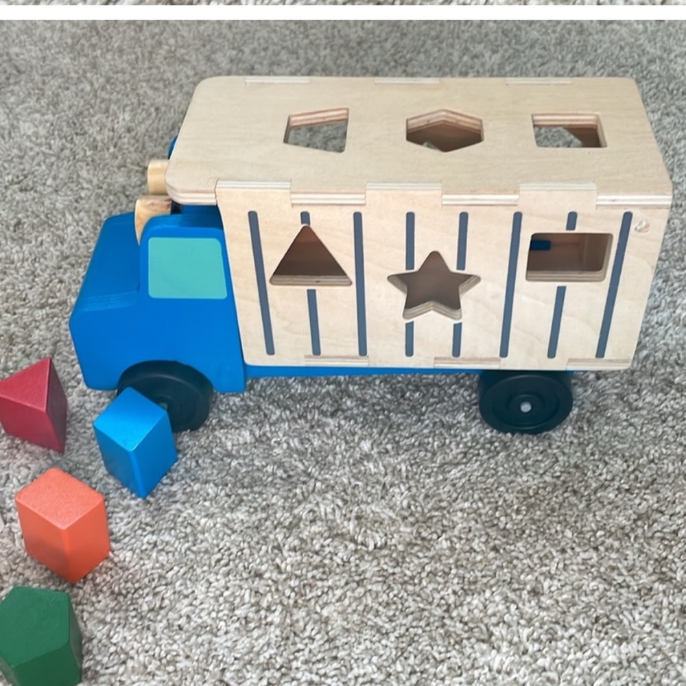 Euc Melissa and Doug shape sorting truck